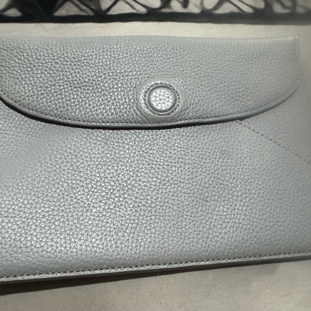Chic Neely & Chloe Pebbled Leather tablet cover in Gray